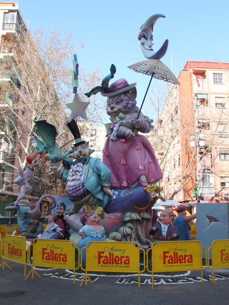 Totfalles: Industria-Santos Justo y Pastor